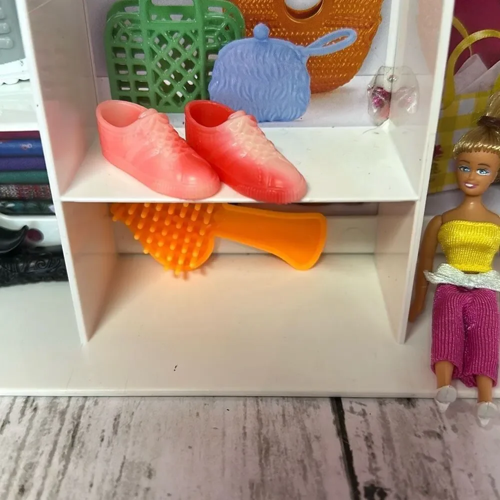 Barbie 2018 Mattel Pink White Wardrobe Clothing Closet 6 pairs shoes 2‎ Handbags